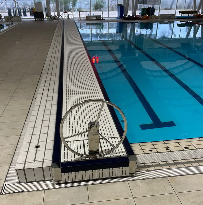 Imperia, montato il nuovo pontone in piscina: tutto pronto alla Cascione  per la Champions League di pallanuoto (Foto)