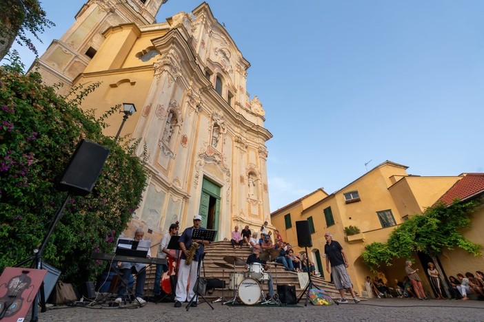 Estemporanea di pittura 'Il Pennello d'oro' a Cervo