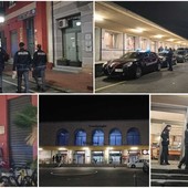 Ventimiglia, controlli straordinari del territorio: forze dell'ordine in azione nel centro città (Foto e video)