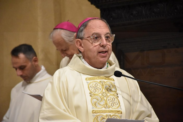 Natale: il messaggio di auguri del Vescovo Antonio Suetta &quot;Ogni cuore si apra per portare la pace&quot; (Video)