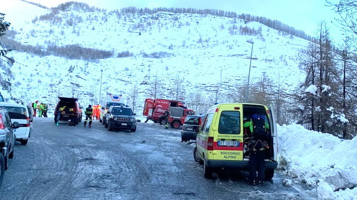 Slavina cade a Monesi: quattro persone sepolte, una è grave (foto e video)