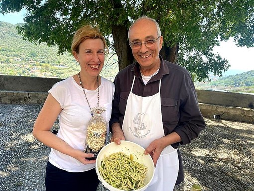 A “Dalla Messa alla mensa” gli strozzapreti al pesto di don Giuseppe Scandurra (Video)