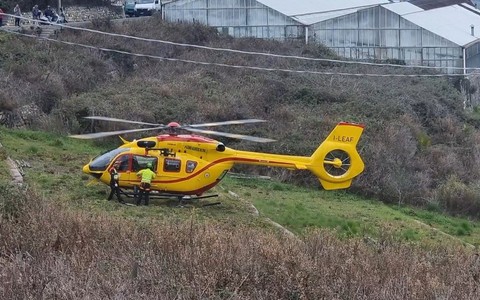 Villa Faraldi, grave incidente in campagna: trattore si ribalta e ferisce sessantenne