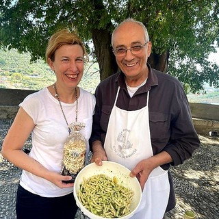 A “Dalla Messa alla mensa” gli strozzapreti al pesto di don Giuseppe Scandurra (Video)