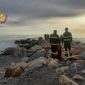 Tragedia nell'Imperiese, rimane incastrato tra gli scogli: muore un uomo (Foto e video)