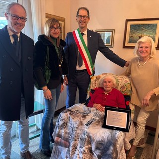 Diano Marina, Vanda Fadelli festeggia 100 anni: il sindaco Za  fa visita alla storica commerciante