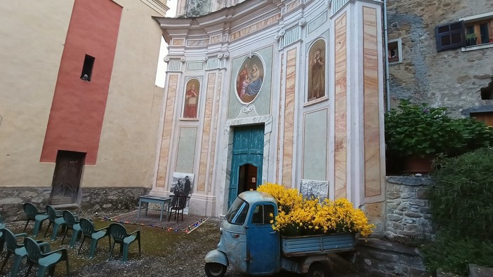 Coro Mongioje di Imperia e Troubar Clair si esibiscono insieme a Vallebona (Foto)