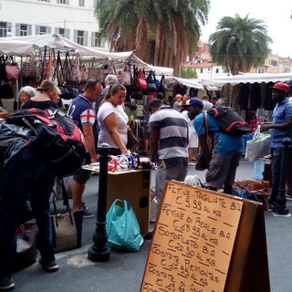 Confesercenti contro la vendita di prodotti contraffatti: &quot;Fenomeno preoccupante a Sanremo e Ventimiglia&quot;