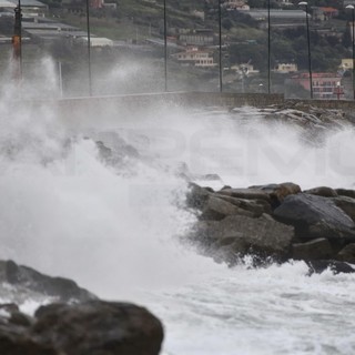 Maltempo sul Ponente: il vento la fa da padrone con raffiche fino a 95 km/h, netto calo delle temperature (Foto)