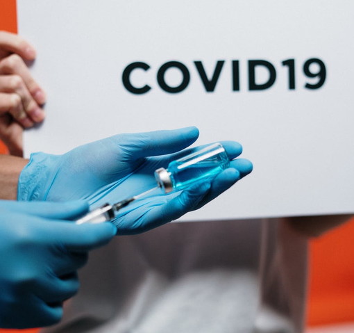 Vaccino Covid, quarta dose per gli over 60: modalità di prenotazione e somministrazione in provincia di Imperia