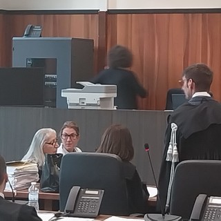 &quot;Mia figlia succube di quell'uomo, in un incubo senza fine e in pericolo&quot;, la drammatica testimonianza in tribunale della madre di Sargonia