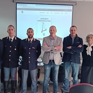 Ragazzi a scuola di... monopattino al Sei-Cpt di Imperia con la polizia stradale