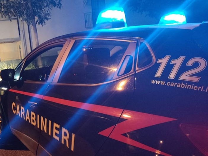 Caccia all'uomo a Imperia dopo un accoltellamento su un bus della RT