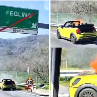 Mini Cabrio a fuoco sull'A10 poco prima dell'uscita di Feglino (video)