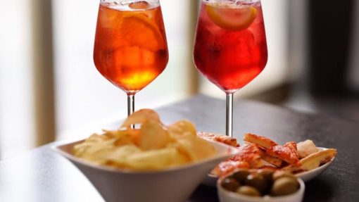 Imperia, aperitivo alla Marina. Una turista: &quot;Da mangiare solo per tre, la Coca non dà diritto agli stuzzichini&quot;