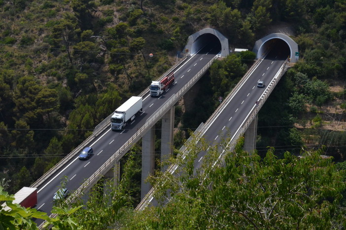 I piemontesi che raggiungeranno la Riviera di Ponente per trascorrere la vacanze pagheranno di meno l’autostrada? Forse sì