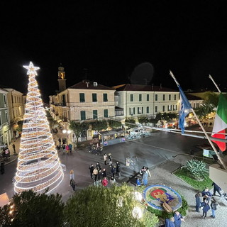 Diano Marina: con l'accensione delle luminarie iniziati gli eventi per le festività natalizie