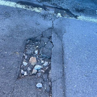 Strade colabrodo e piene di buche, Imperia Senza padroni pungola l'amministrazione