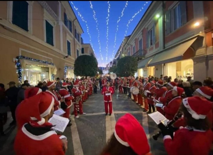 Concerto itinerante per le vie del centro della banda musicale città di Diano Marina