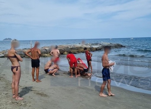 Badalucchese eroe salva anziano che stava annegando, &quot;Ho sentito le grida e mi sono tuffato in acqua&quot;