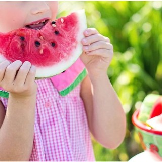 Caldo e bambini, i consigli del pediatra Barberio per proteggerli dalle alte temperature