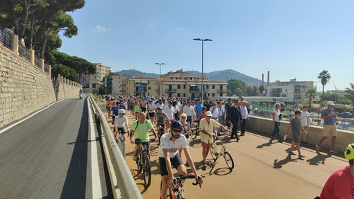 Imperia pedala in centro, ma ora si guarda più a levante verso Andora