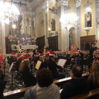 Pontedassio: grande partecipazione a Villa Viani per il concerto dell'Orchestra Note Libere