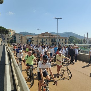 Imperia pedala in centro, ma ora si guarda più a levante verso Andora