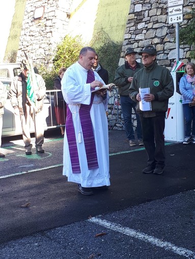 Chiusavecchia: con una cerimonia presso il monumento del paese ricordati i caduti di tutte le guerre