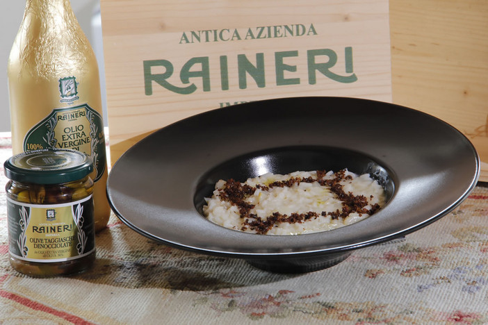 Profumi di Liguria. Risotto con topinambur, pere e terra di olive (video)