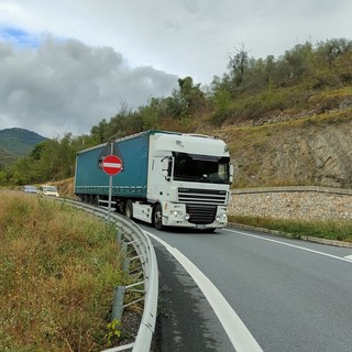 Statale 28, saranno le verifiche dell’Anas a condizionare la proroga del divieto di transito dei mezzi pesanti