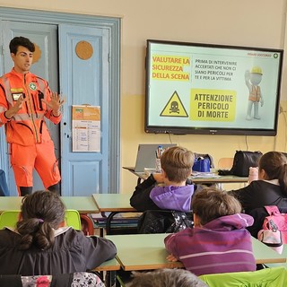 Corso di primo soccorso, la classe V della scuola primaria di Piani della Littardi ringrazia la Croce Bianca (foto)