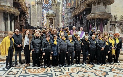 Il Coro &quot;conCLAUDIA&quot; anima la messa domenicale nel Duomo di Milano (foto)