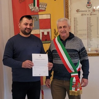 Aurigo, conferita la cittadinanza italiana a una persona di nazionalità albanese residente nel piccolo comune da dieci anni