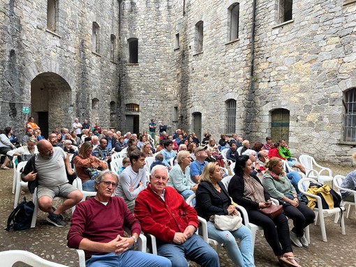 Pornassio: successo ieri sera per il concerto del coro Mongioje al Forte Centrale di Nava