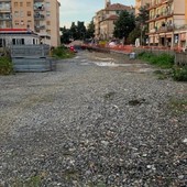 Si rompe un tubo dell’acquedotto, geyser in via Trento a Imperia