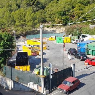 Imperia, raccolta vetro troppo ‘rumorosa’: monta la protesta dei residenti di via Artallo e viale Acquarone