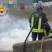 Canneto in fiamme a Diano Marina, intervengono i vigili del fuoco