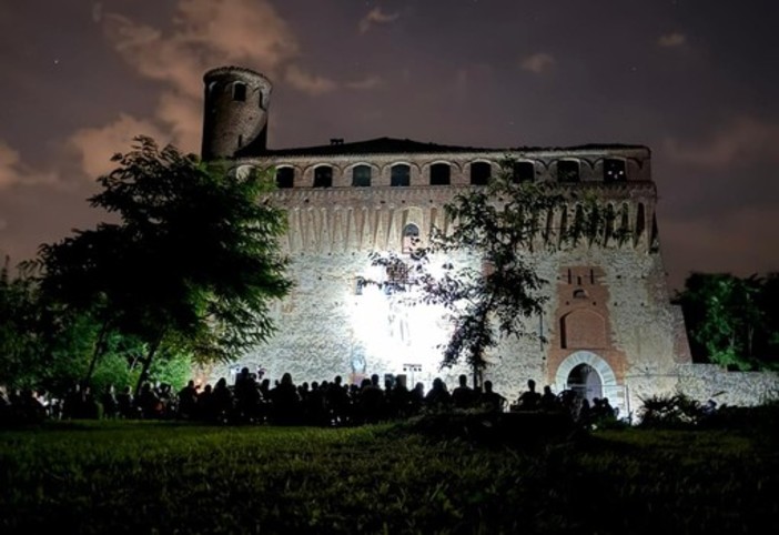 La cena-gioco-show 'Figli della Stelle' per la prima volta nel suggestivo parco del Castello di Verzuolo