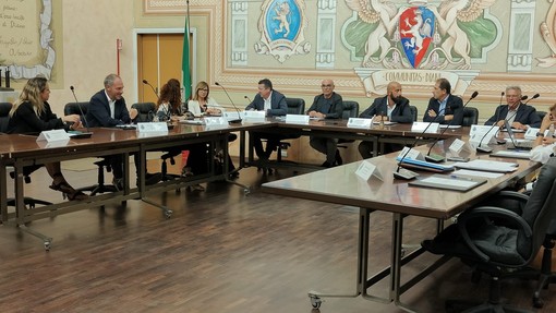 Tassa di soggiorno e cantieri autostradali in consiglio comunale a Diano Marina