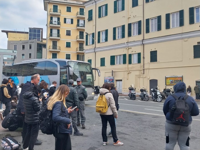 Imperia, controlli straordinari della polizia provinciale sugli autobus Rt