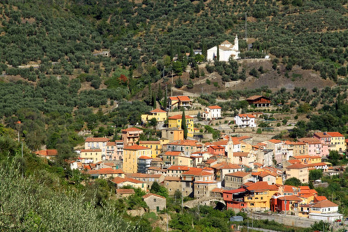 Chiusavecchia vuole rilanciare il suo territorio e partecipa al bando “Territori in luce”