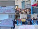 Maxi bollette di Rivieracqua, la protesta cresce: presidio davanti al Comune di Imperia (foto e video)