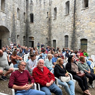 Pornassio: successo ieri sera per il concerto del coro Mongioje al Forte Centrale di Nava