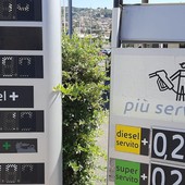 Imperia, caro benzina: il carburante supera la soglia dei 2 euro al litro