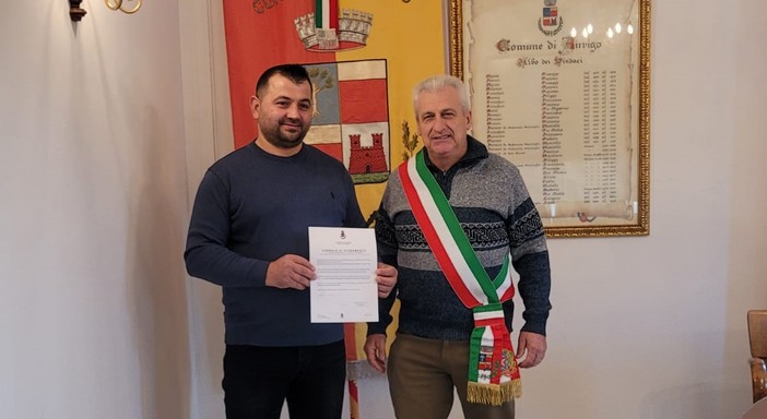 Aurigo, conferita la cittadinanza italiana a una persona di nazionalità albanese residente nel piccolo comune da dieci anni