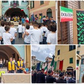 Dolcedo, il Lions Club Imperia la Torre dona la bandiera italiana e la costituzione ai bambini della Littardi (foto e video)