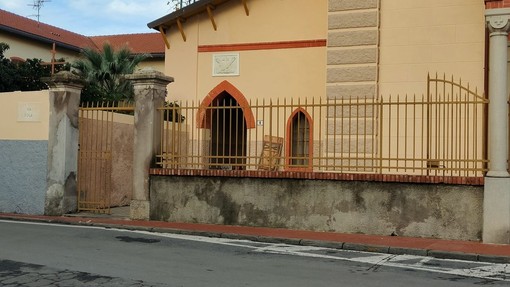 Una messa in meno al Duomo di Porto Maurizio per salvare i Cappuccini di piazza Roma