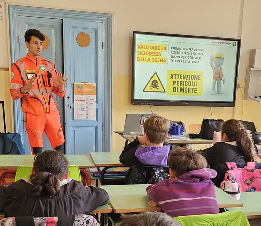 Corso di primo soccorso, la classe V della scuola primaria di Piani della Littardi ringrazia la Croce Bianca (foto)