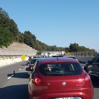 Code, lavori e automobilisti infuriati sulla A10